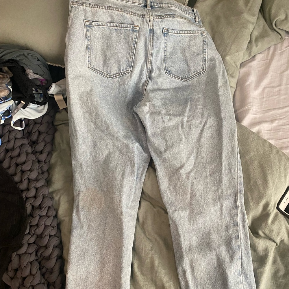 Light wash mom jeans